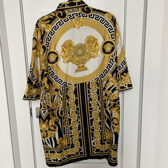 Versace - Picture 5 of 5